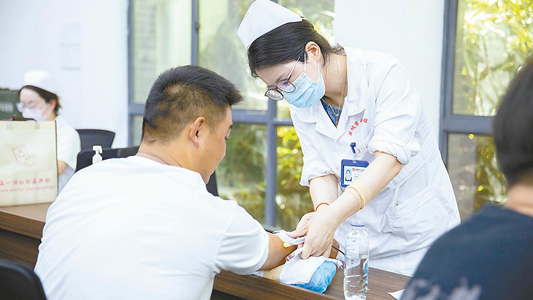濱海港片區(qū)組織轄區(qū)群眾開展無償獻血活動