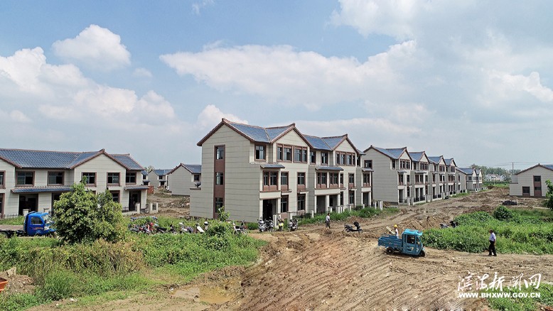 界牌鎮(zhèn)周莊村農(nóng)民集中居住點一期工程建設現(xiàn)場