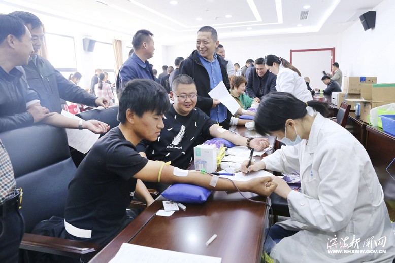 縣水利局組織干部職工參加義務獻血活動