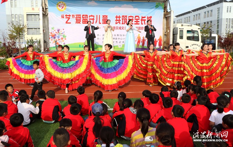 “‘藝’愛留守兒童，共筑安全長城”文藝進(jìn)校園活動走進(jìn)界牌鎮(zhèn)中心小學(xué)