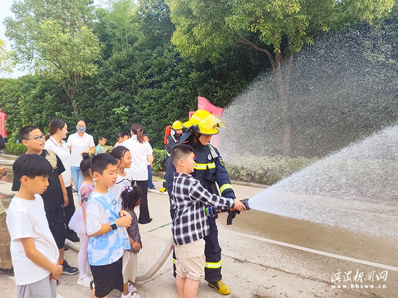 “七彩的夏日——‘童’行消防站，致敬火焰藍(lán)”研學(xué)活動(dòng)